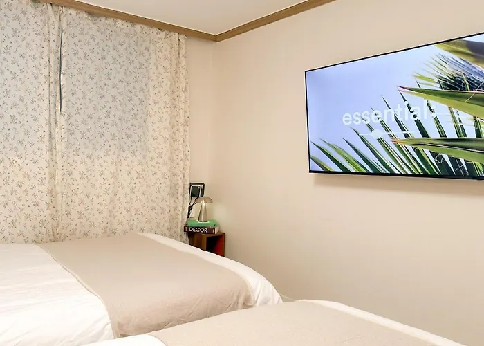 New 7 Minutes From Hongik Station Airport Railroad Airport Bus 3 Minutes 5 People *