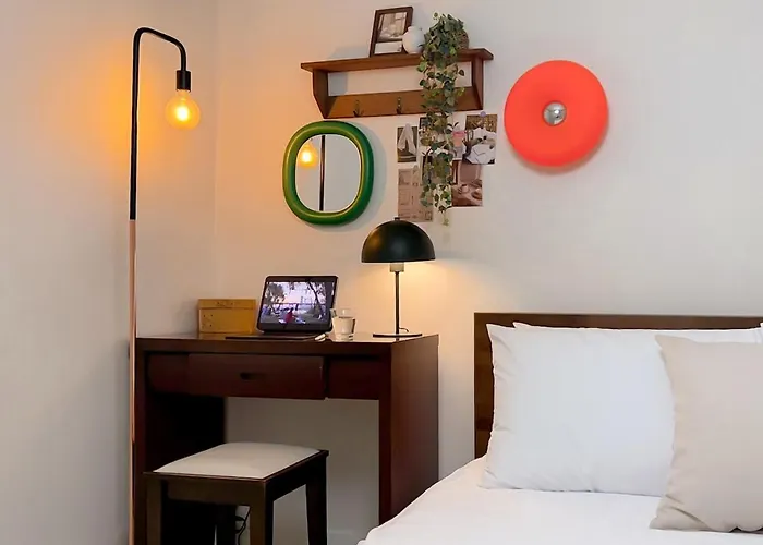 New 7 Minutes From Hongik Station Airport Railroad Airport Bus 3 Minutes 5 People *