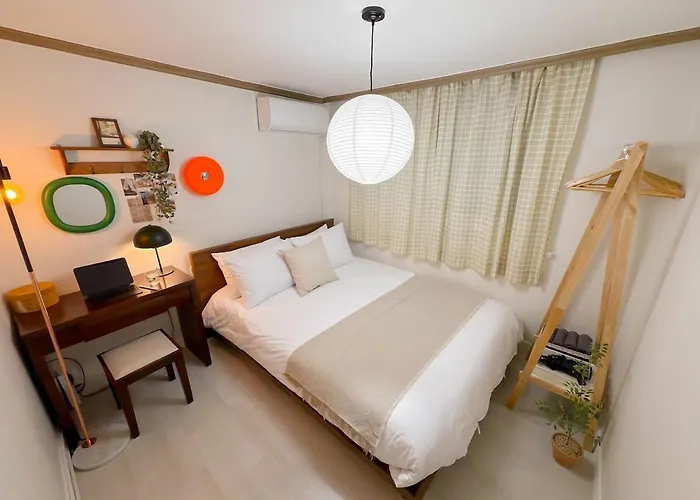 New 7 Minutes From Hongik Station Airport Railroad Airport Bus 3 Minutes 5 People Daire *