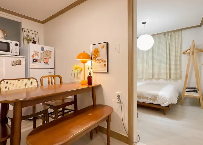 New 7 Minutes From Hongik Station Airport Railroad Airport Bus 3 Minutes 5 People