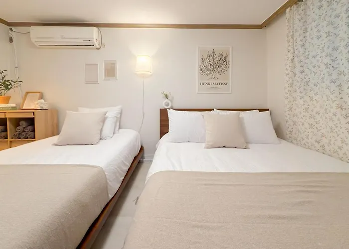 New 7 Minutes From Hongik Station Airport Railroad Airport Bus 3 Minutes 5 People